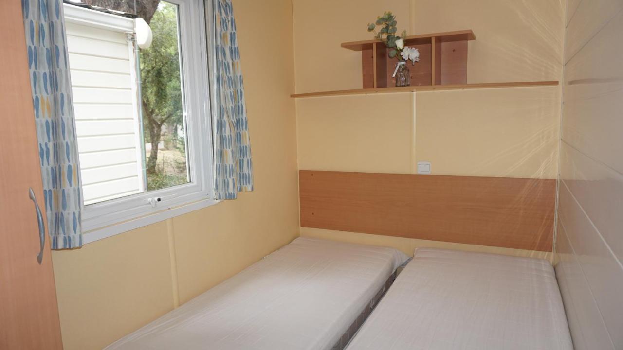 Chalets met buitenkeuken op Camping Leï Suves - JoyCasa Roquebrune-sur-Argens Eksteriør bilde