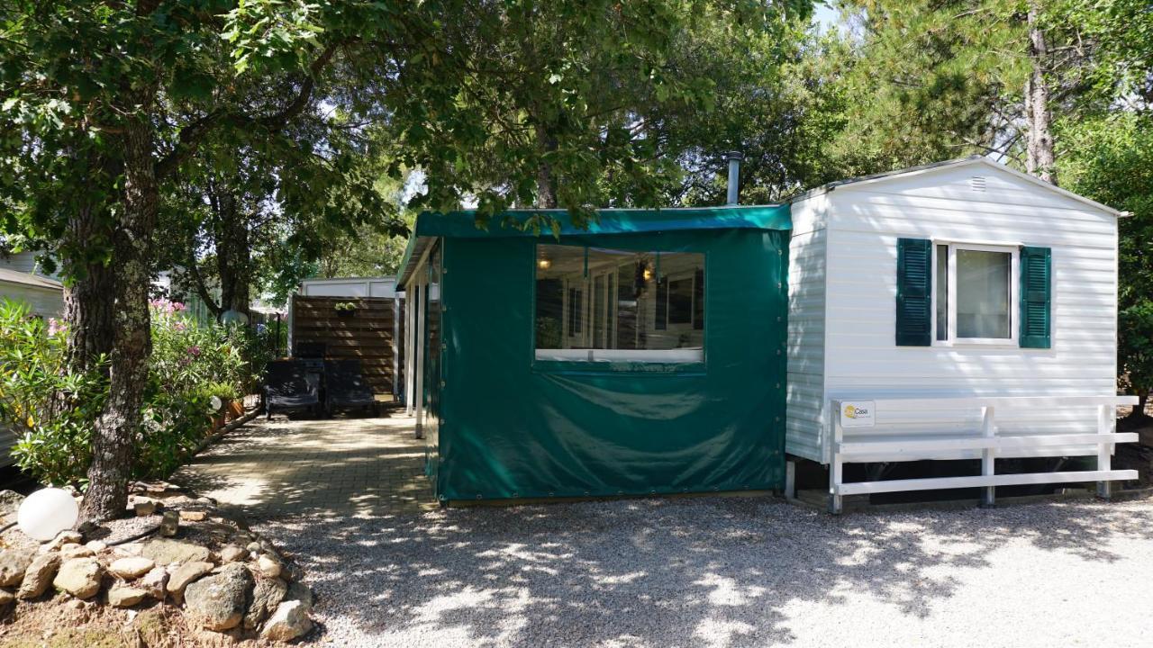 Chalets met buitenkeuken op Camping Leï Suves - JoyCasa Roquebrune-sur-Argens Eksteriør bilde