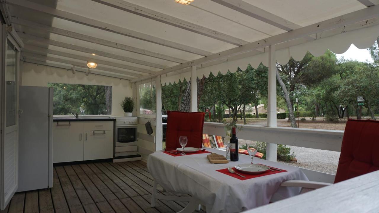 Chalets met buitenkeuken op Camping Leï Suves - JoyCasa Roquebrune-sur-Argens Eksteriør bilde
