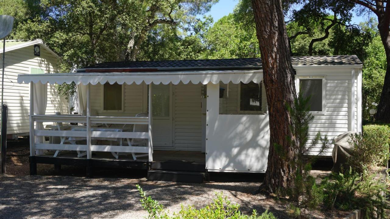 Chalets met buitenkeuken op Camping Leï Suves - JoyCasa Roquebrune-sur-Argens Eksteriør bilde