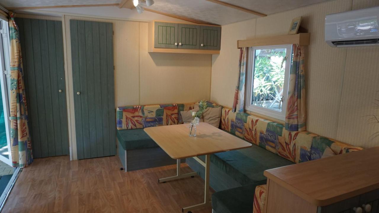 Chalets met buitenkeuken op Camping Leï Suves - JoyCasa Roquebrune-sur-Argens Eksteriør bilde