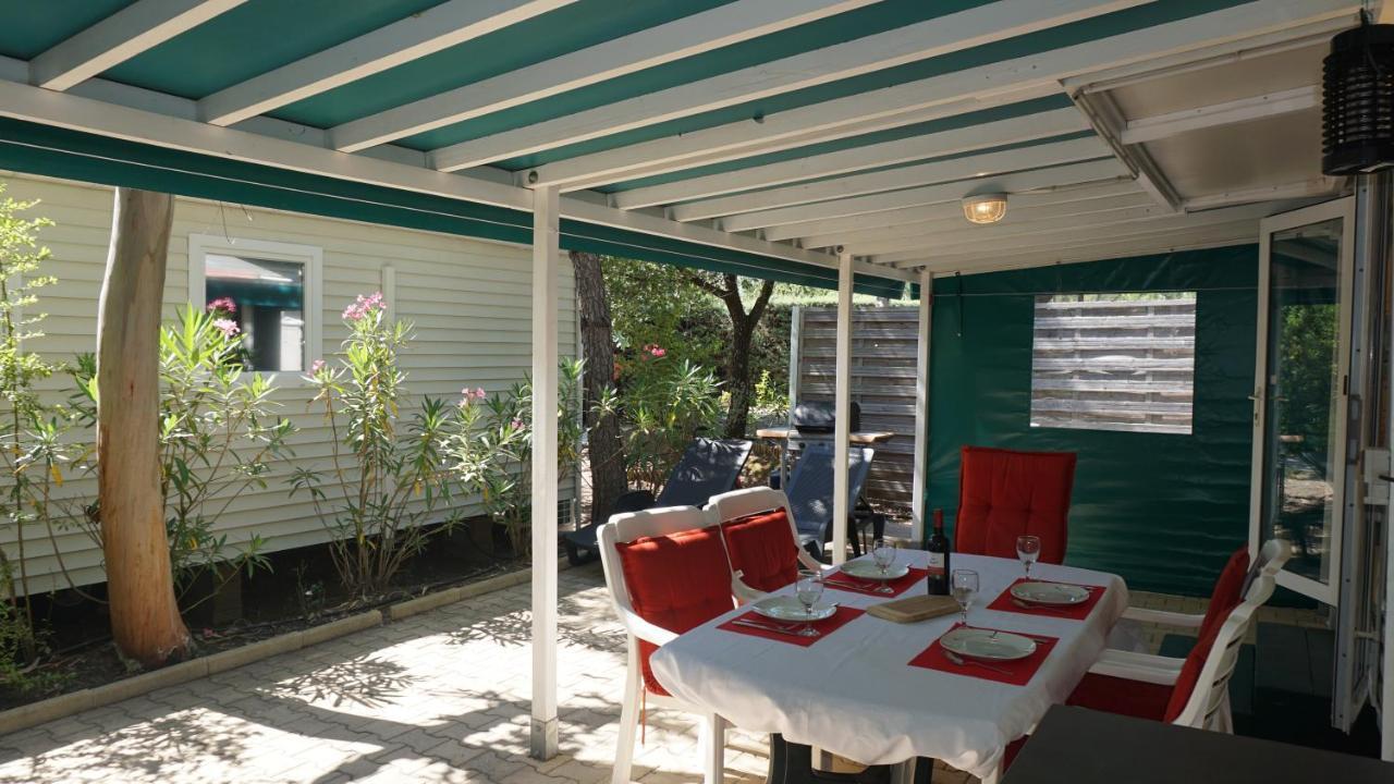 Chalets met buitenkeuken op Camping Leï Suves - JoyCasa Roquebrune-sur-Argens Eksteriør bilde