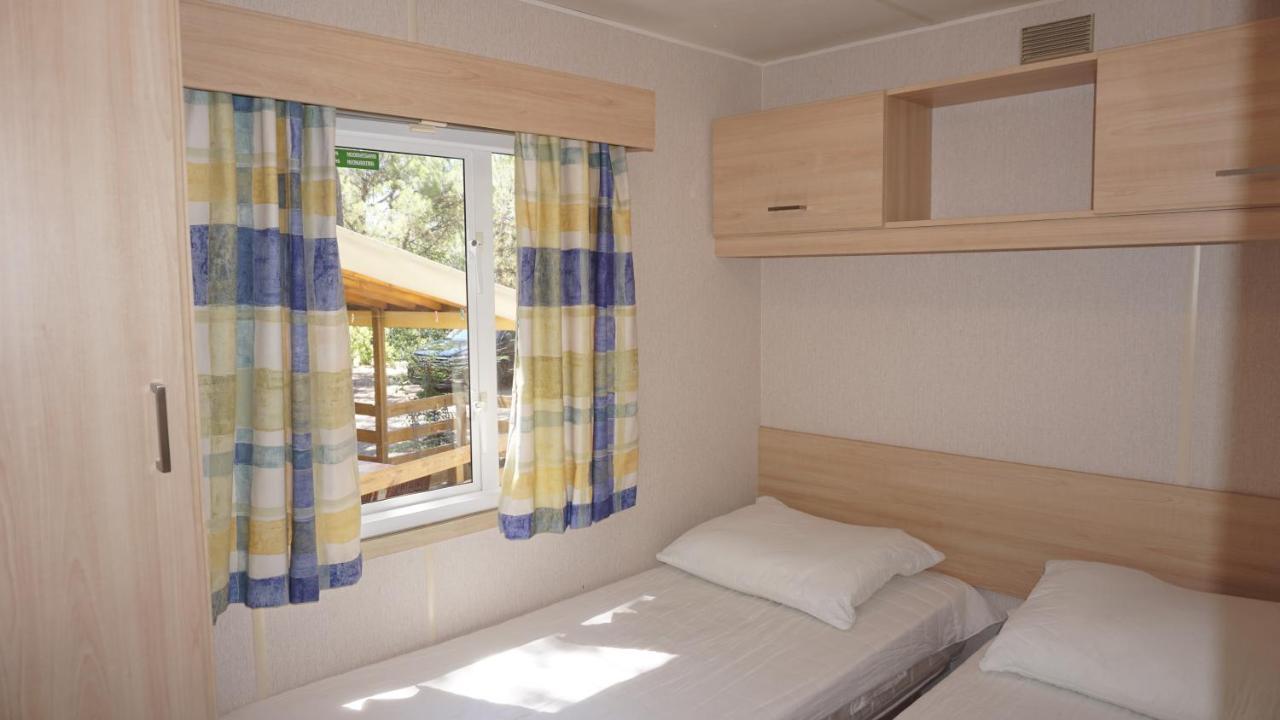 Chalets met buitenkeuken op Camping Leï Suves - JoyCasa Roquebrune-sur-Argens Eksteriør bilde