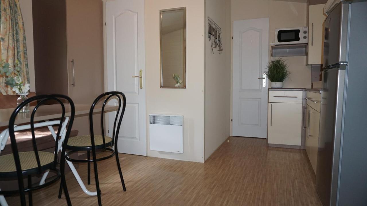 Chalets met buitenkeuken op Camping Leï Suves - JoyCasa Roquebrune-sur-Argens Eksteriør bilde