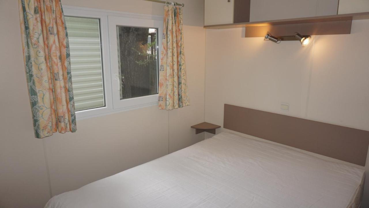 Chalets met buitenkeuken op Camping Leï Suves - JoyCasa Roquebrune-sur-Argens Eksteriør bilde