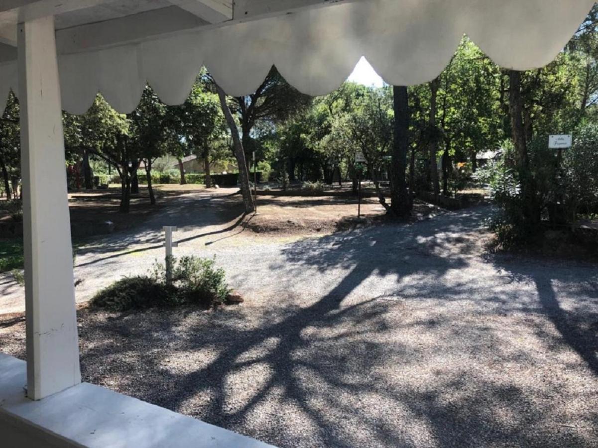 Chalets met buitenkeuken op Camping Leï Suves - JoyCasa Roquebrune-sur-Argens Eksteriør bilde