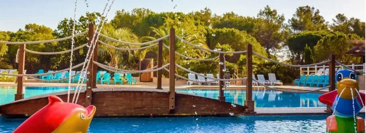 Chalets met buitenkeuken op Camping Leï Suves - JoyCasa Roquebrune-sur-Argens Eksteriør bilde