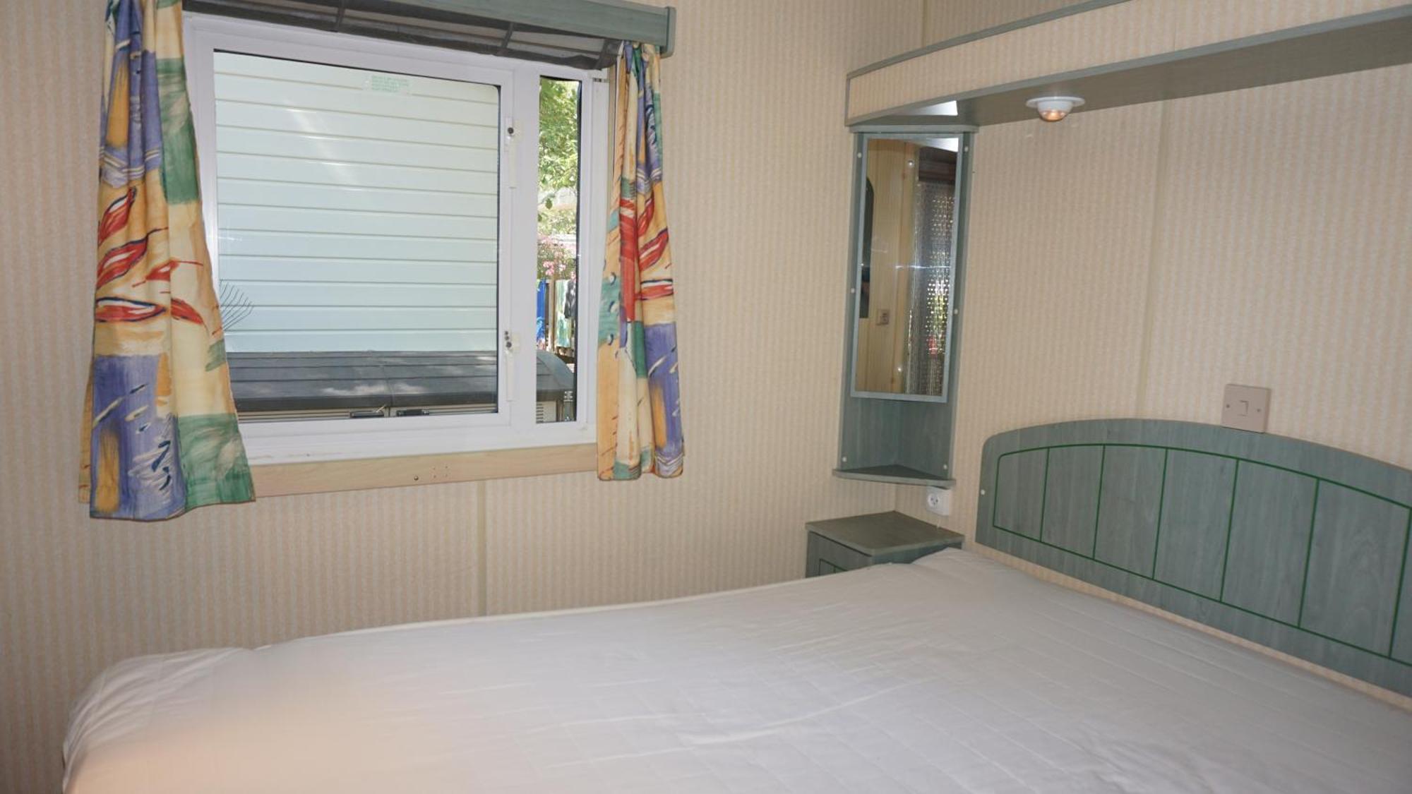 Chalets met buitenkeuken op Camping Leï Suves - JoyCasa Roquebrune-sur-Argens Rom bilde