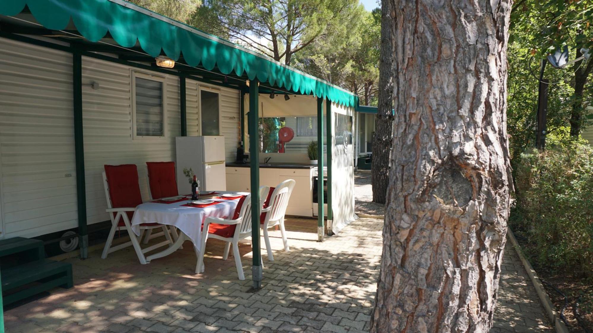 Chalets met buitenkeuken op Camping Leï Suves - JoyCasa Roquebrune-sur-Argens Eksteriør bilde